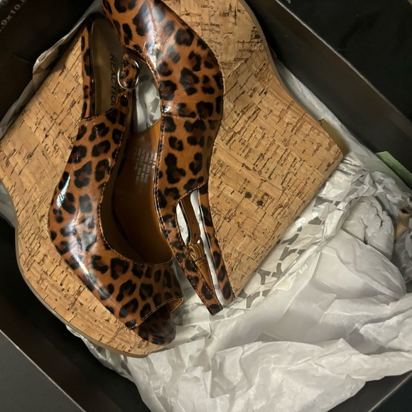 NEW WITH BOX Kenneth Cole Reaction Women’s Animal Print Peep-toe Wedge Cork 7M - Picture 9 of 16